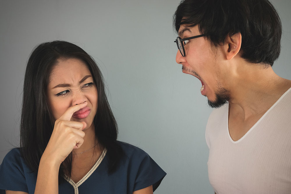 5 clear signs of halitosis